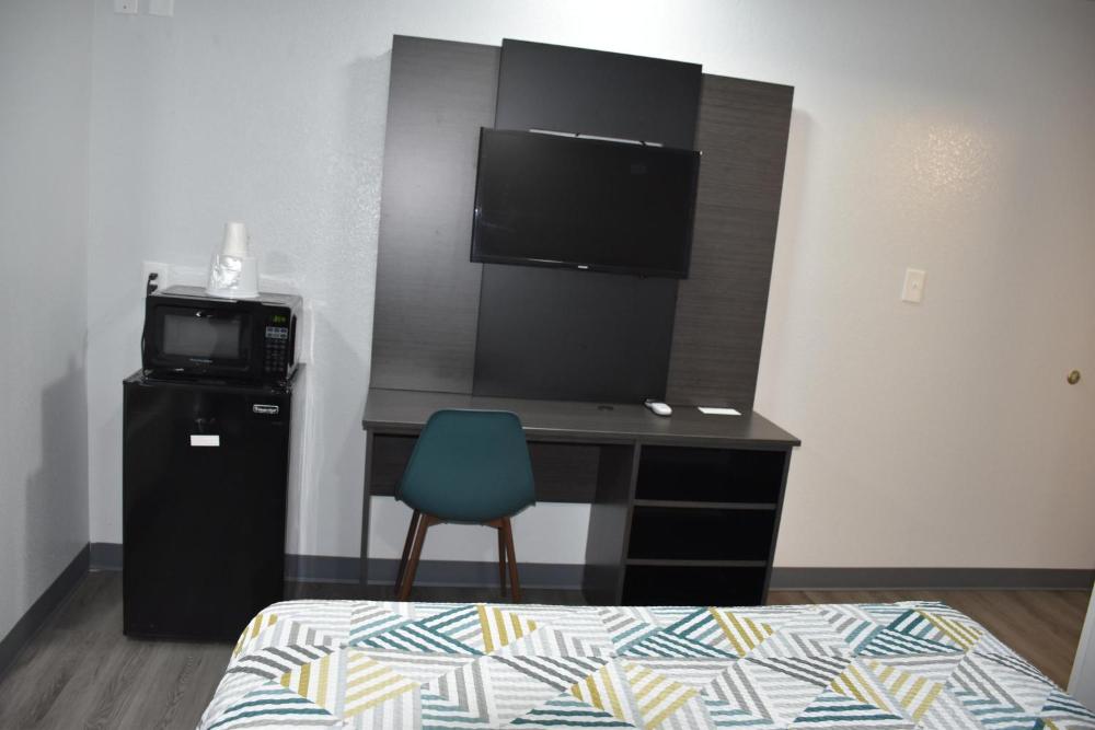Queen Room - Disability Access - Non-Smoking interior
